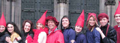 Das Team von FF-Stadtführungen in Kostümierung